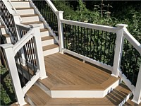 <b>Trex Transcend Havana Gold Deck Boards with White Washington Vinyl Railing with Black Aluminum Balusters</b>